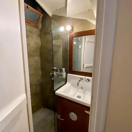 Monastery View House Vakantiehuis Mandrákion