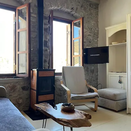 Monastery View House Vakantiehuis Mandrákion