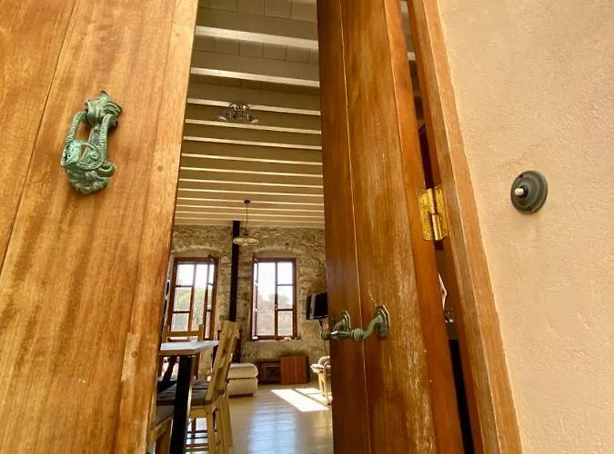 Monastery View House بيت للعطل Mandrákion